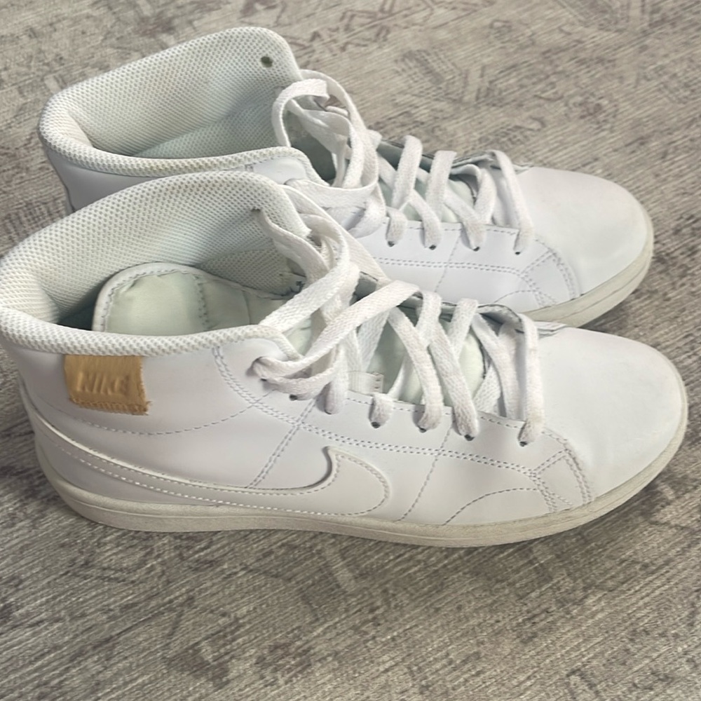 Women’s Nike Court Royale 2 Mid Sneakers